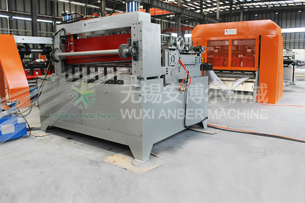 Straightening and slitting machine