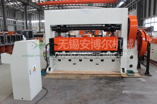 Expanded metal mesh making machine