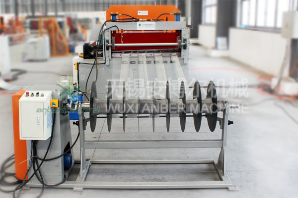 Flatted expanded metal making machine