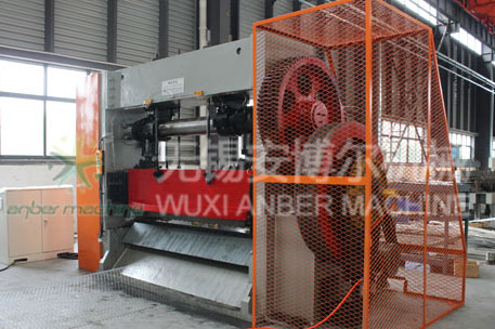 Heavy-duty expanded metal mesh machine