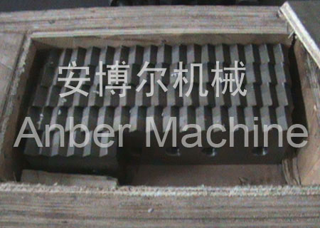 Mould for the expanded metal mesh machine