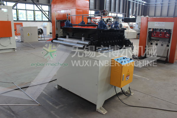 Expanded mesh levelling machine